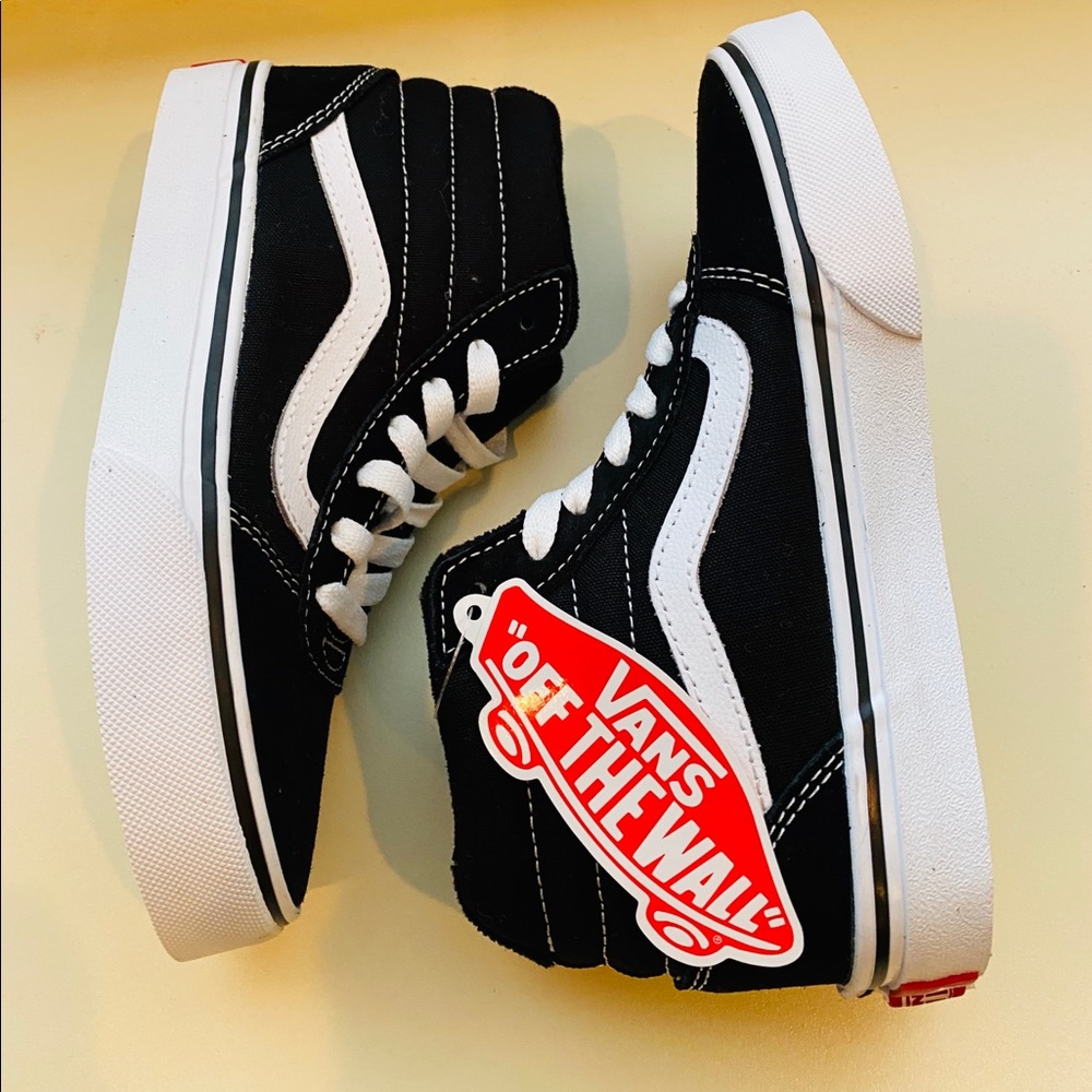 NWT KIDS VANS WARD HIGH-TOP SNEAKER